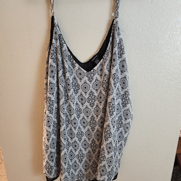 Torrid 5X Sleeveless Medallion Geometric Chiffon Tank Top - Picture 1 of 5